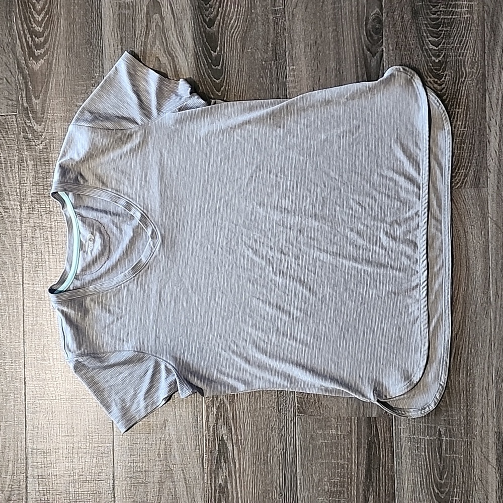 🦩 MTA Sport v-neck Tee🦩